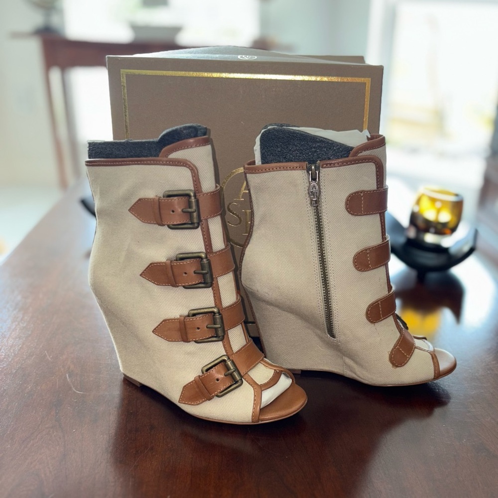 Ash Jezebel Open Toe Wedge Military In Cement/Natural. Size 37M (6M)